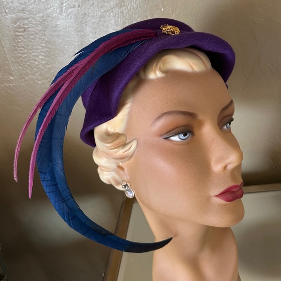 OPULENT 1950s\' PURPLE HAT WITH SCALOPPED BRIM + LONG CURLED FEATHERS main image 9